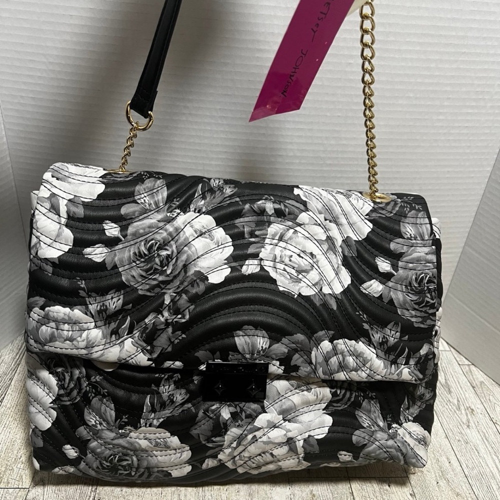 Betsey Johnson Ciara Quilted Shoulder black/white floral new